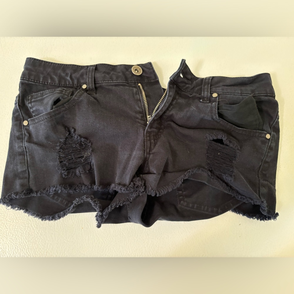 Empyre Jenna Black Ripped Jean Shorts L